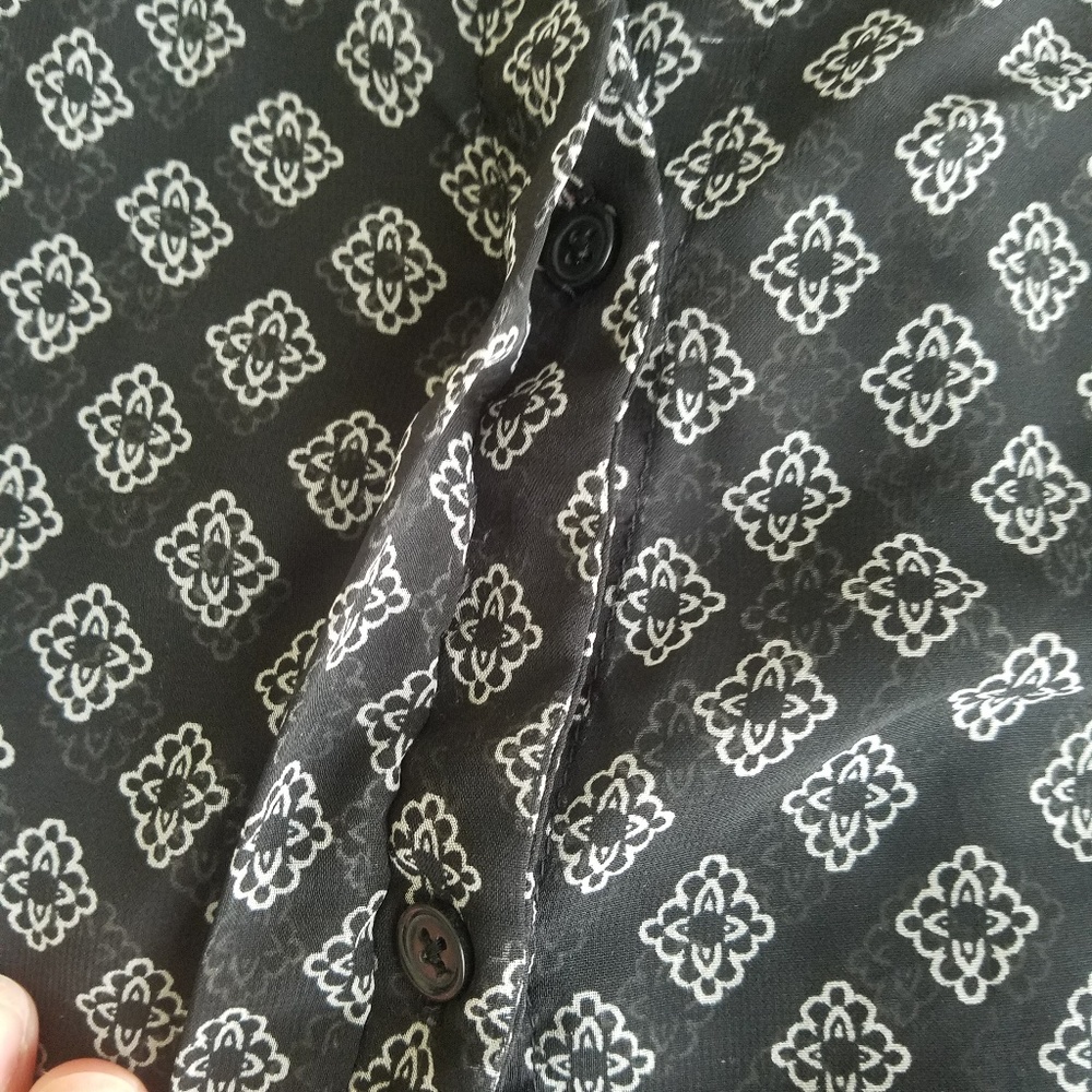 Long sleeve button down top - Picture 3 of 4